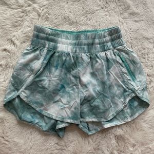 🍋 Lululemon Tracker Shorts